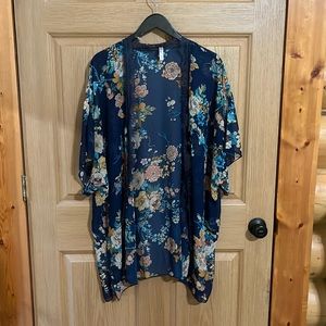 Xhilaration women’s blue floral print kimono